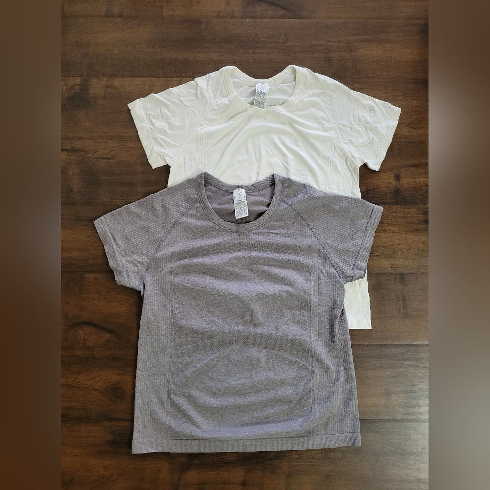(Two) NWOT Old Navy Go-Dry Seamless Active Tees Gray Ivory Size XL Short Sleeve